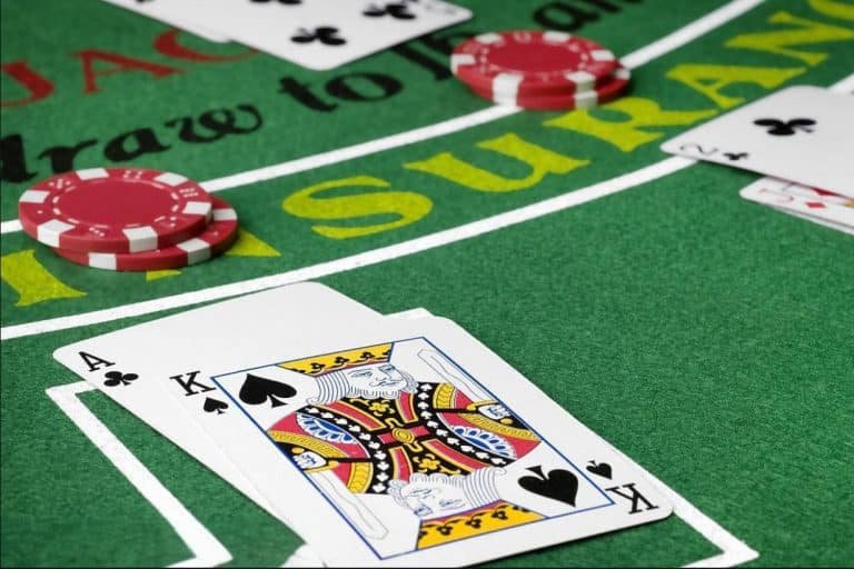 Berbagai meja permainan Evolution Gaming di platform macaugg dengan dealer profesional